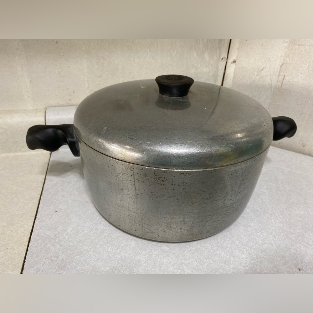 Vintage WearEver Dutch Oven pot with original lid